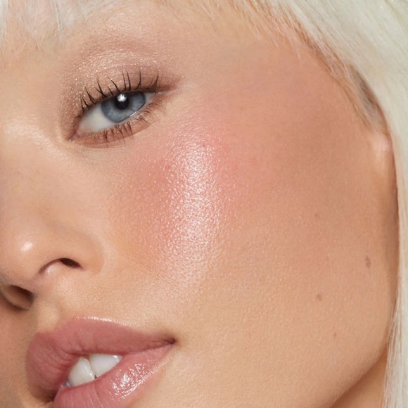 EM Cosmetics Color Drops Serum Blush in Rose Milk - Picture 4 of 10